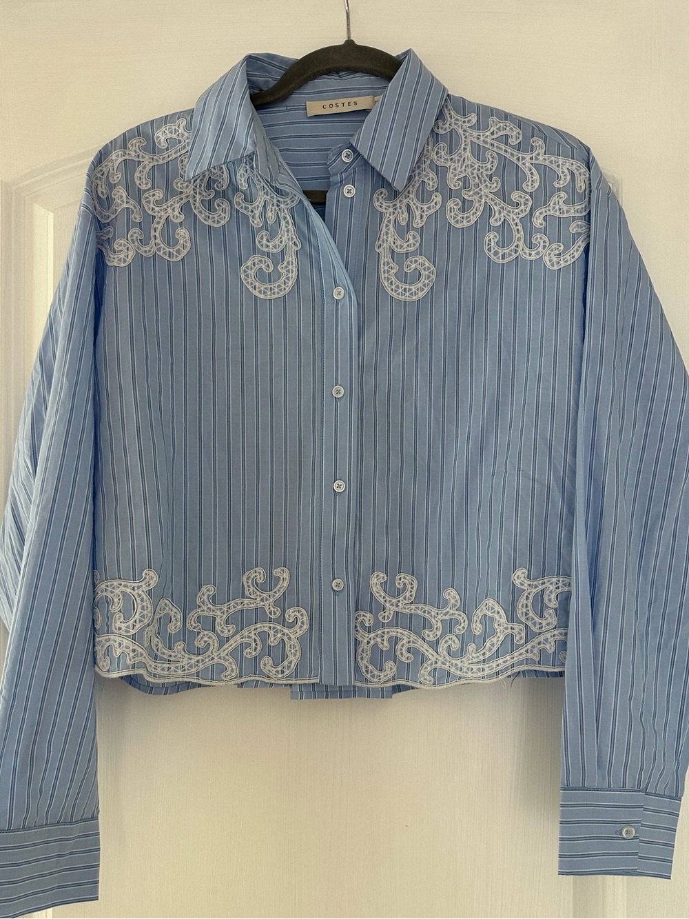Costes Women’s Pinstripe Blue White Cropped Button Down W Embroidery - M